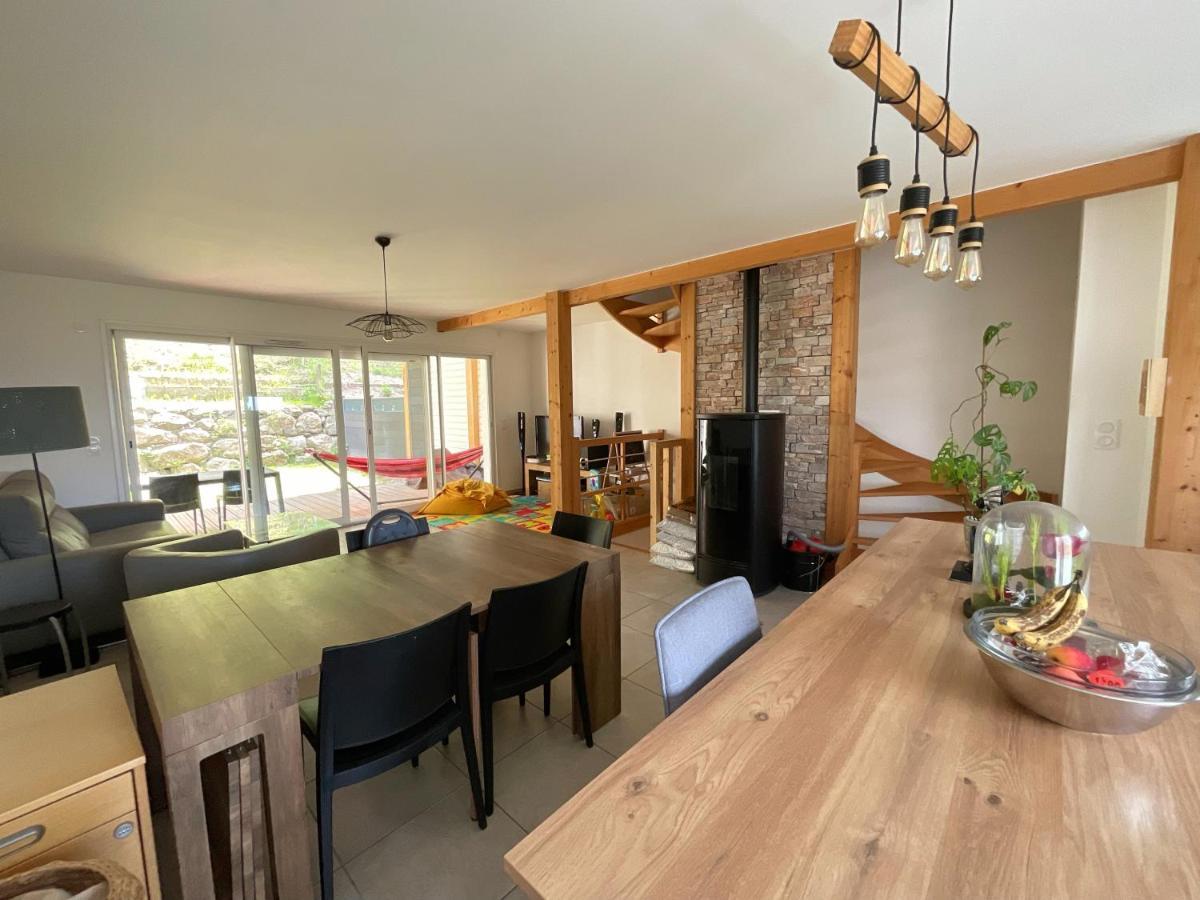 Maison Familiale Vue Lac Avec Jardin - A 10Mn Du Lac Et Stations De Ski Daire Publier Dış mekan fotoğraf